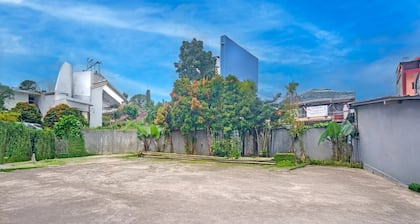 Stylish DBL Suite Escape W/ Free Wifi and Parking