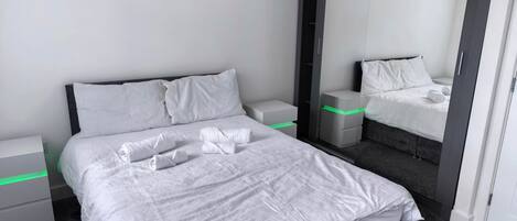 2 bedrooms, iron/ironing board, free WiFi, bed sheets