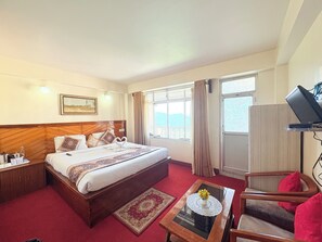 Desk, free WiFi - White Yak Near Gandhi Rd (Darjeeling)