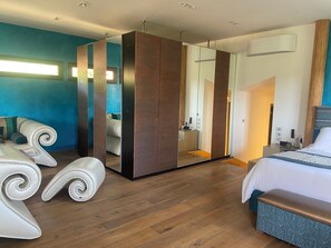 5 bedrooms, iron/ironing board, WiFi, bed sheets