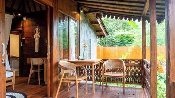 Deluxe Villa, 1 Bedroom, Patio, Pool View