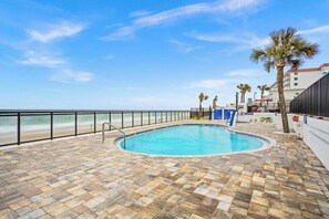Pool - Cozy 1-bedroom condo in amazing Ormond Beach with AC and gym (Ormond Beach)