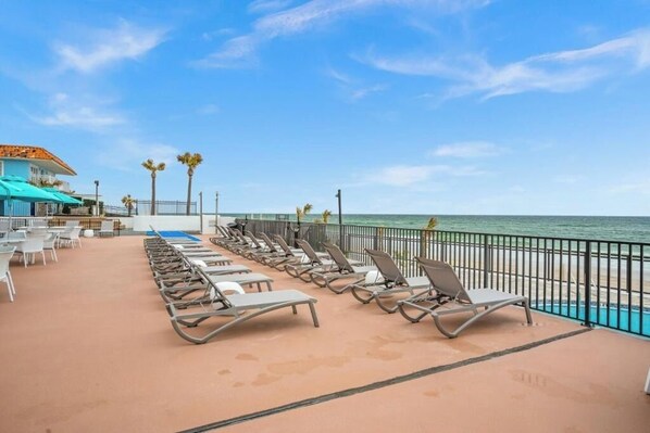 Property grounds - Cozy 1-bedroom condo in serene Ormond Beach with AC (Ormond Beach)