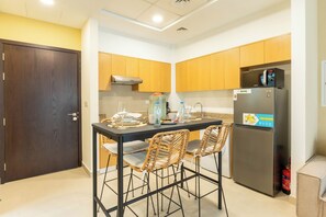 Deluxe Apartment | Dining - Downtown Dubai - Pool & Gym Access (Dubai)