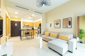 Deluxe Apartment | Living area - Downtown Dubai - Pool & Gym Access (Dubai)