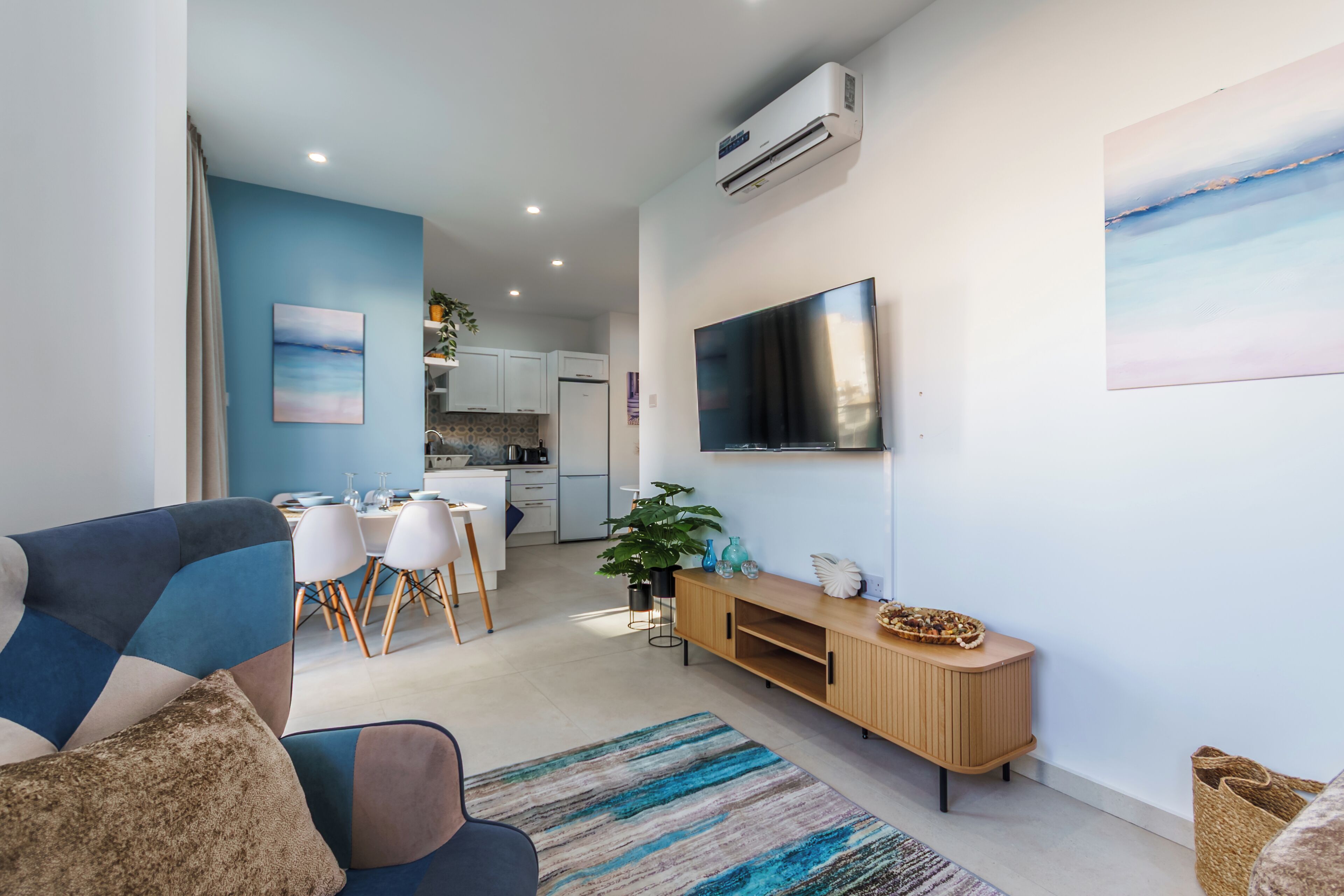 Apartment, Balcony, City View | Living area