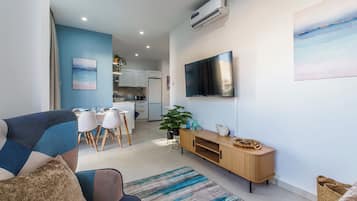 Apartment, Balcony, City View | Living area