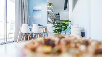 Appartement, balcon, vue ville | Restauration