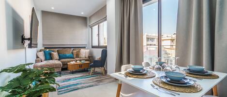 Apartment, Balcony, City View | Dining