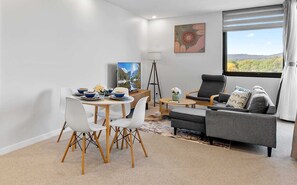 TV - Stylish 2-Bed Stay Near Canberra Centre (Dickson)