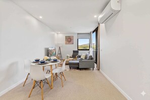 TV - Stylish 2-Bed Stay Near Canberra Centre (Dickson)