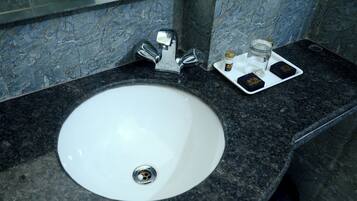 Premium Double Room, Lake View | Bathroom