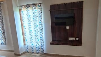 Iron/ironing board, free WiFi