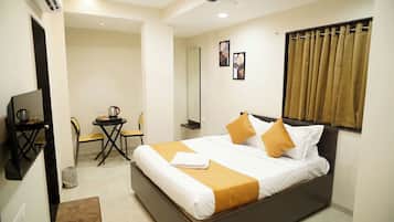 Deluxe Double Room, City View | Desk, free WiFi