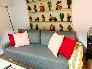 TV - Two bedroom in Spain, Madrid (Madrid)