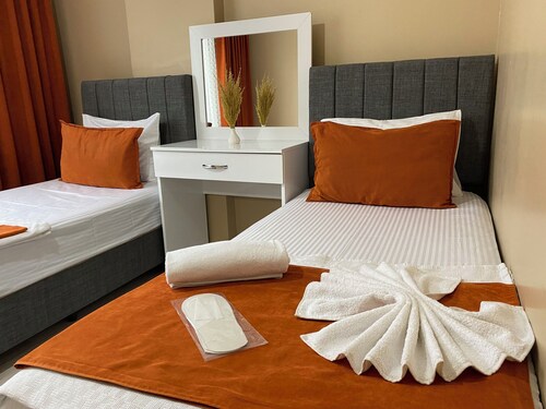 SER SUITE APART
