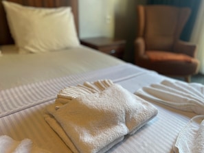 Minibar con artículos gratuitos, wifi gratis y ropa de cama 