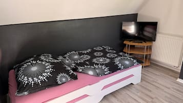 2 bedrooms, WiFi, bed sheets