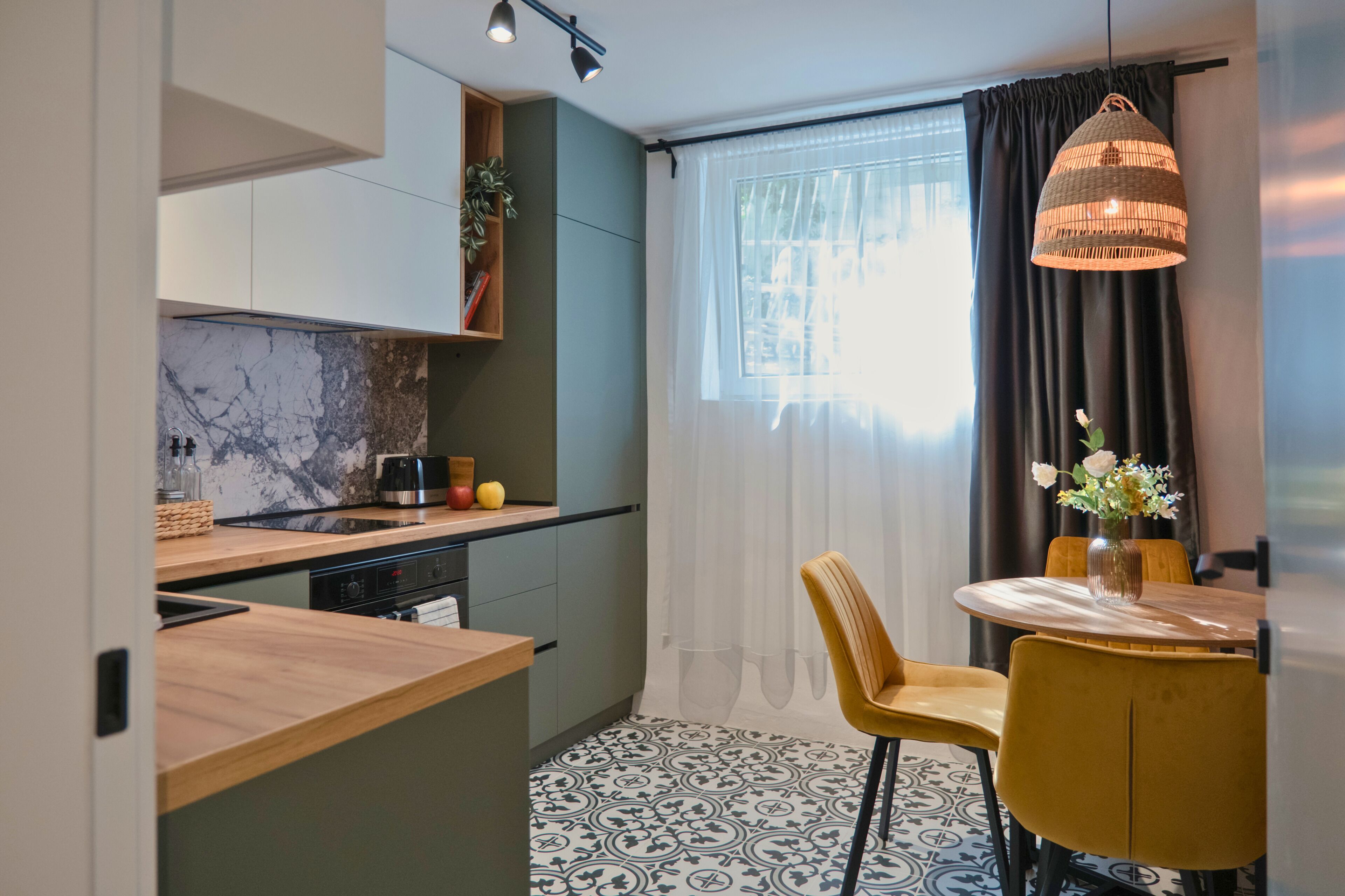 Frigorífico, horno, placa de cocina y lavavajillas