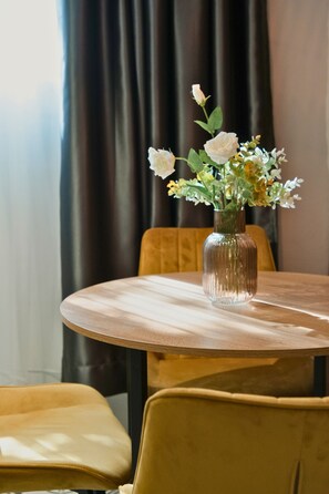 Dining - Quiet & Stylish Apartment in Central Sofia (Sofia)