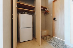 Habitación básica doble, lanai, vistas al jardín | Interior