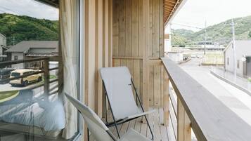 Standard Double Room, Lanai, Garden View | Property grounds