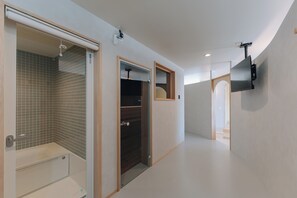 Deluxe Suite, Lanai, Garden View | Spa