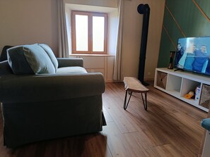 Living area - Vrbo Property (Besse-et-Saint-Anastaise)