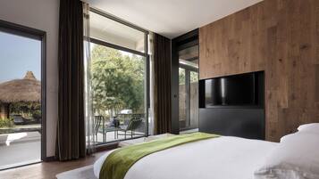 Blackout drapes, soundproofing, iron/ironing board, free WiFi