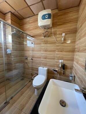 Deluxe Double Room | Bathroom - Indra Stay by Panache Hotels (Baijnath)