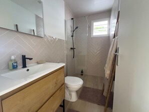Bathroom - Vrbo Property (Sainte-Luce)