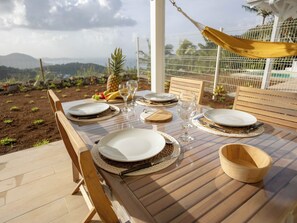 Outdoor dining - Vrbo Property (Sainte-Luce)