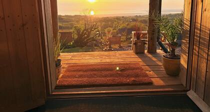 Snowdonia Cabin • Sea Views • Summer Retreat • WiFi • Dog-Friendly