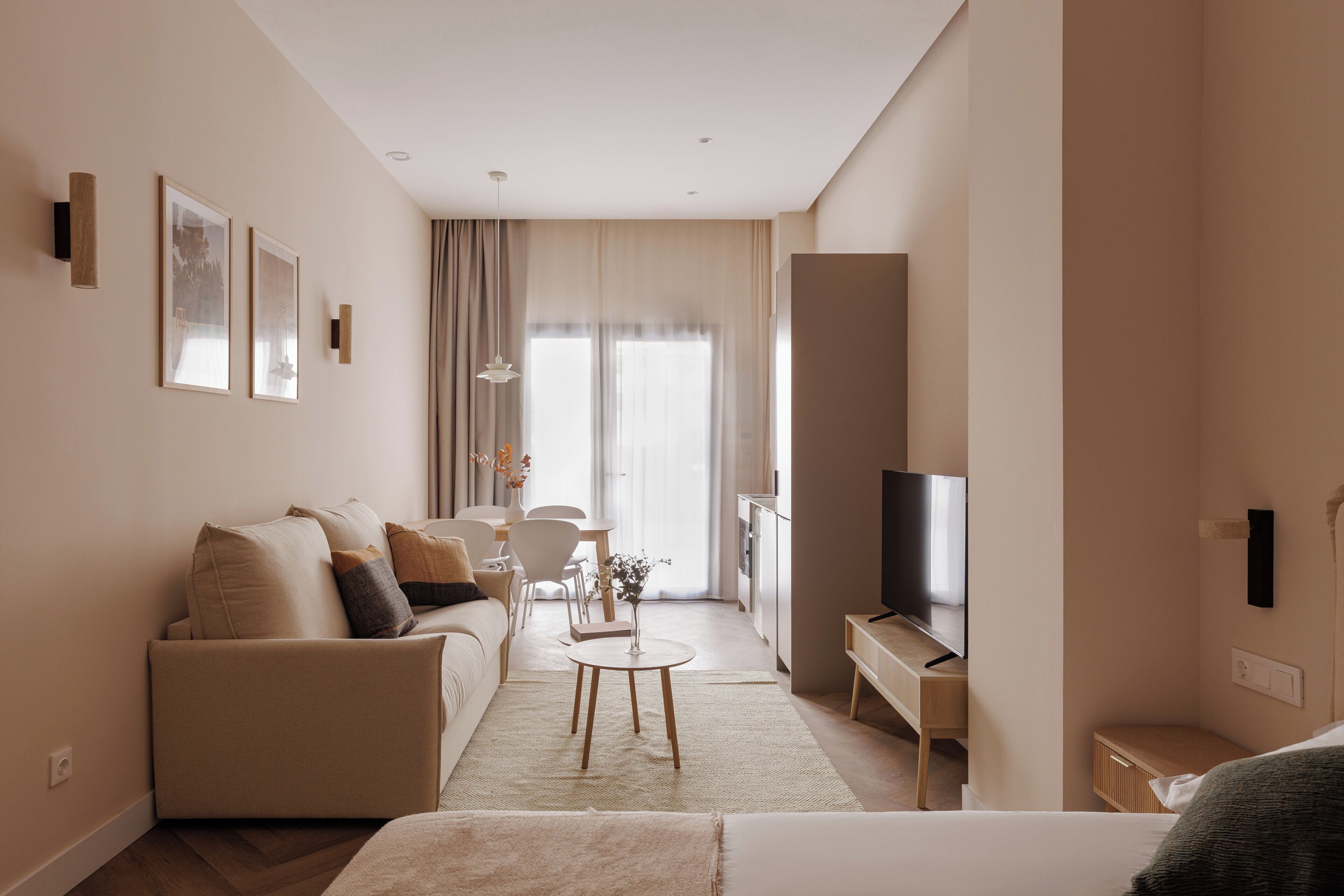 Estudi Comfort | Sala d'estar | Televisor intel·ligent de 55 polzades amb canals digitals 