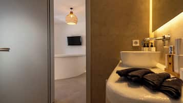 Superior Apartment, Beach View | Bathroom