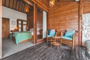 Quarto casal, varanda, vista para a piscina | Fachada