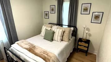 1 bedroom, iron/ironing board, free WiFi, bed sheets