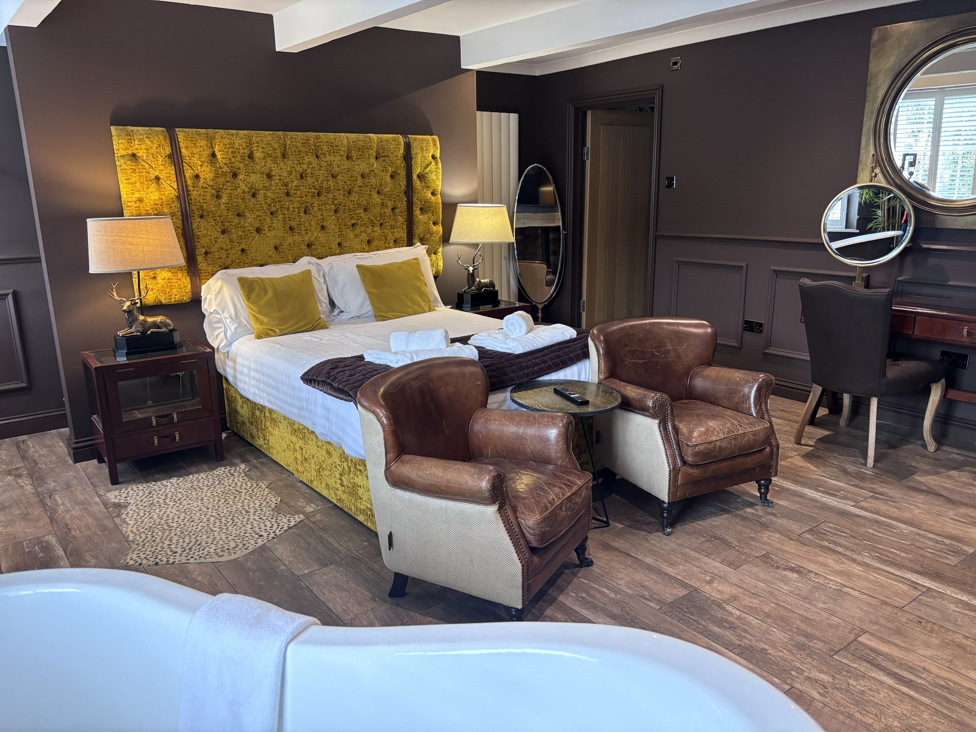 Kahden hengen huone (The W Room) | Yksilöllisesti sisustettu, yksilöllisesti kalustettu