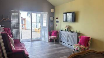 Double Room (The Potting Shed) | Individually decorated, individually furnished, iron/ironing board