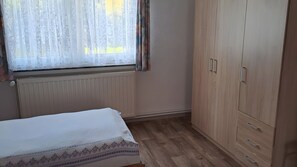 1 bedroom, WiFi, bed sheets