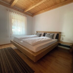 1 bedroom, bed sheets - Vacation apartment for 2 persons, 1 bedroom, balcony, 55 m² (Inzell)