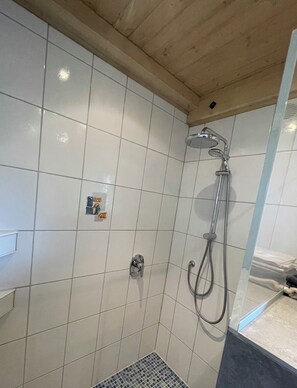 Shower, hair dryer, towels - Vacation apartment for 2 persons, 1 bedroom, balcony, 55 m² (Inzell)