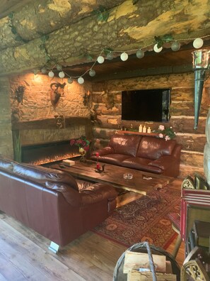 TV, fireplace - Chalet Hüttenzauber – Nature Retreat with Comfort and Panoramic Views (Dimbach)