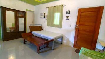 2 habitaciones, tabla de planchar con plancha, internet y ropa de cama