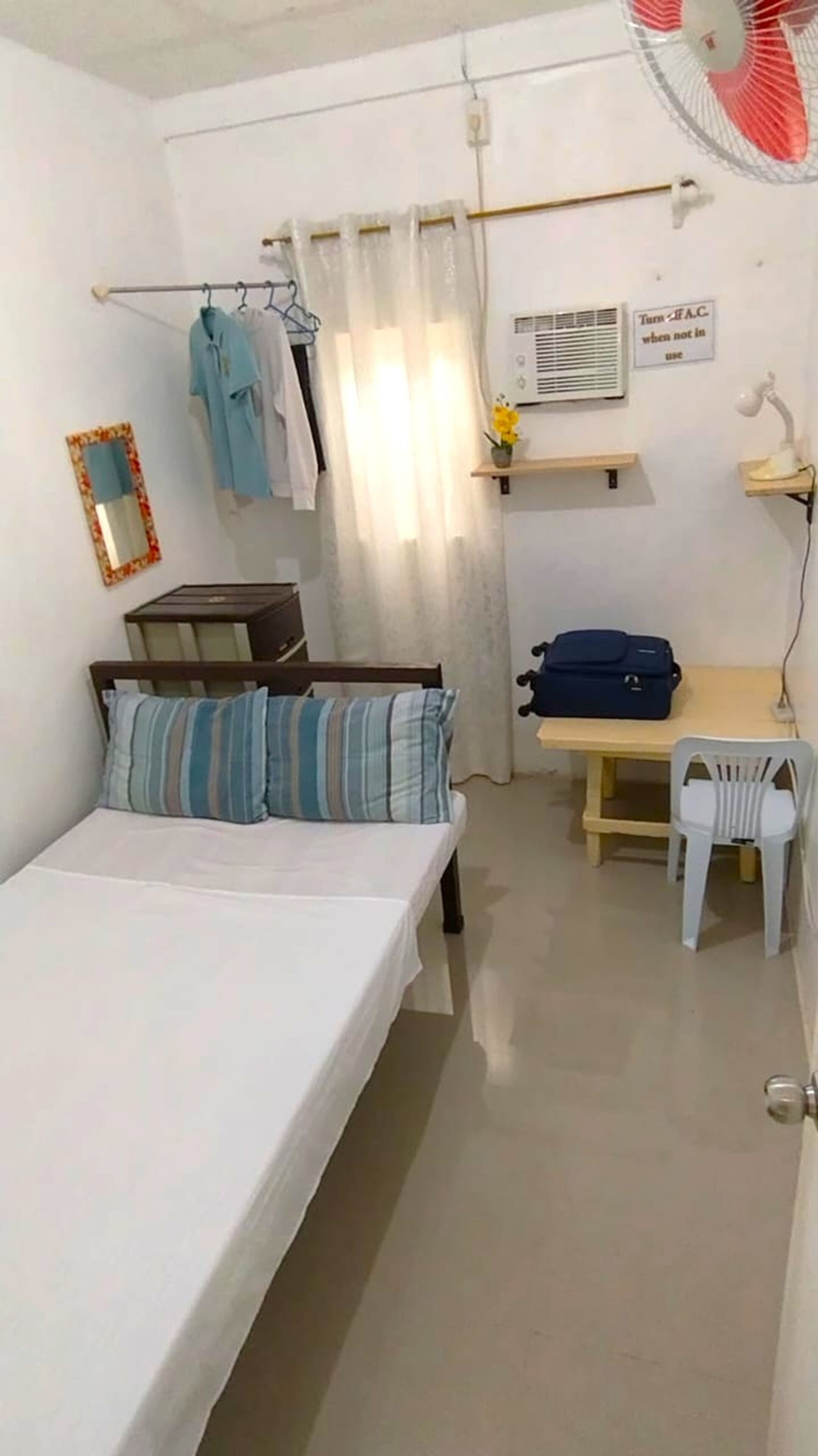 2 bedrooms, iron/ironing board, internet, bed sheets