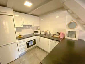 Private kitchen - Stay in the heart of Sol- APT D (Madrid)