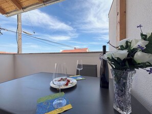 Outdoor dining - Sea view apartment Marijana (Preko)