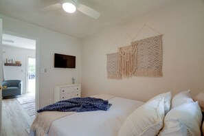 2 habitaciones, escritorio, tabla de planchar con plancha y internet 