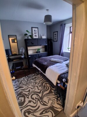 4 bedrooms, iron/ironing board, Internet, bed sheets - Wexford 3br Townhouse with Private Garden (Wexford)