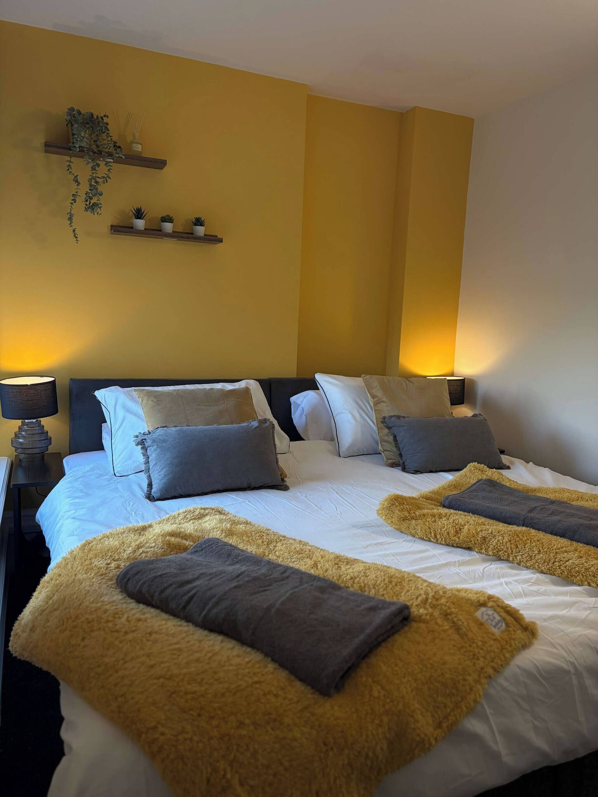 2 habitaciones, tabla de planchar con plancha, internet y ropa de cama 